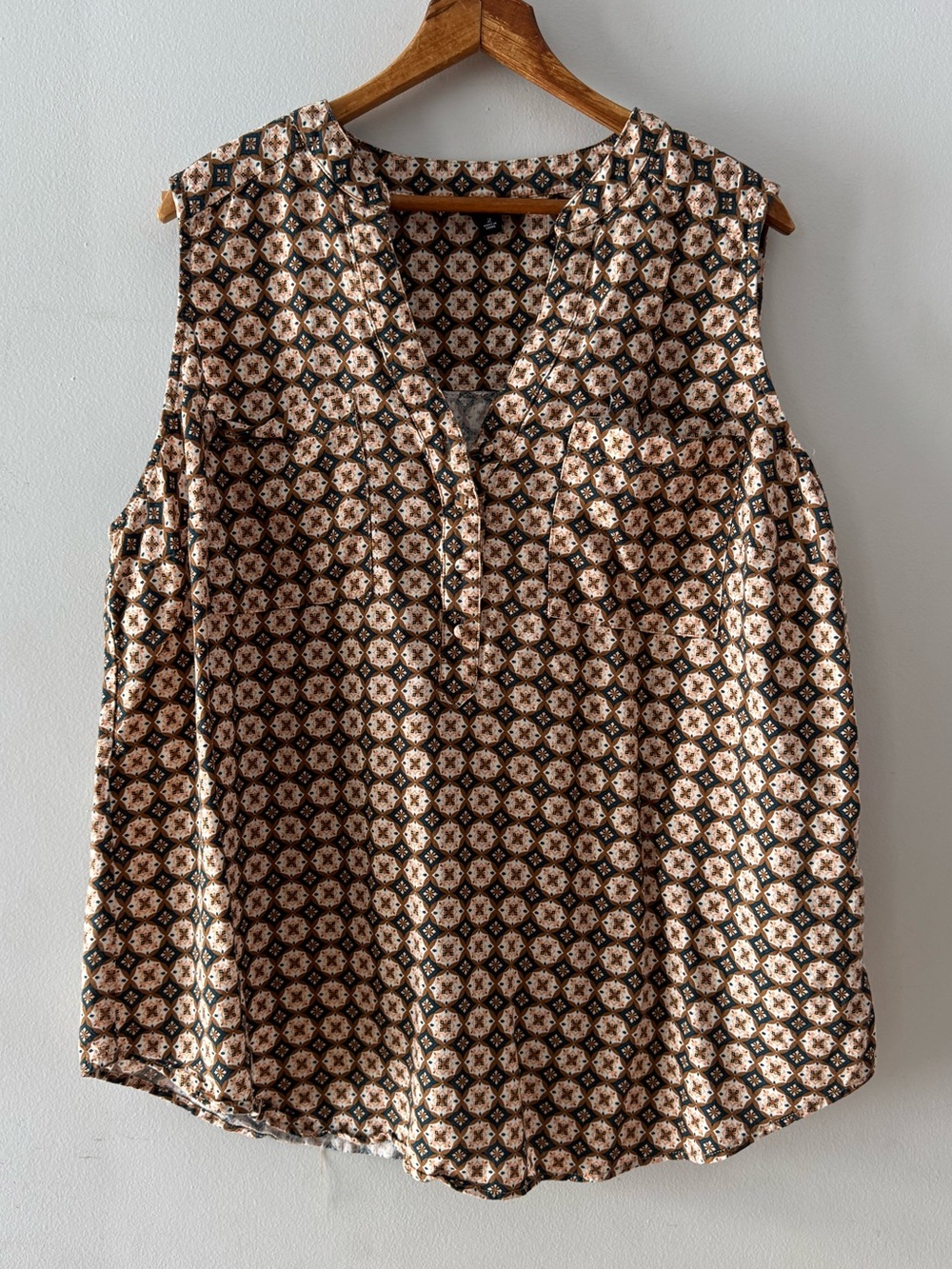 Torrid Sleeveless Shirt, tank, sz 2 2X, geometric dots abstract floral relaxed